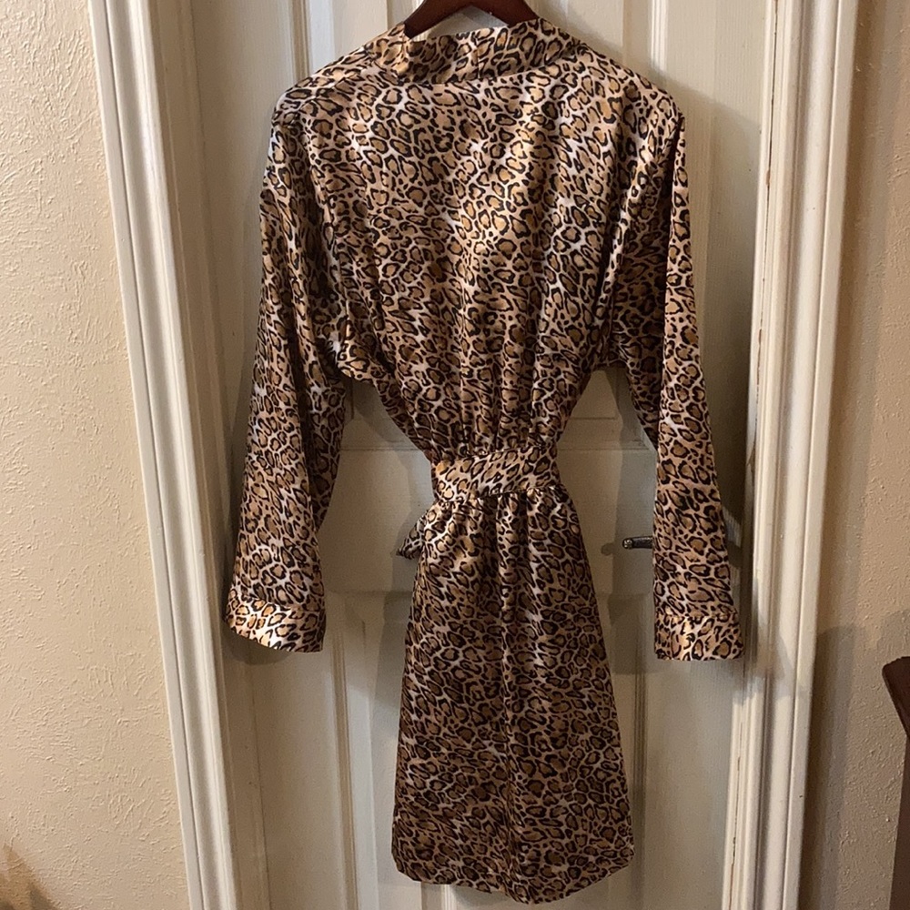 MORGAN TAYLOR CHEETAH ROBE SIZE LARGE/EXTRA LARGE - Picture 3 of 3
